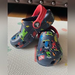 Crocs - Navy Monster Size 7